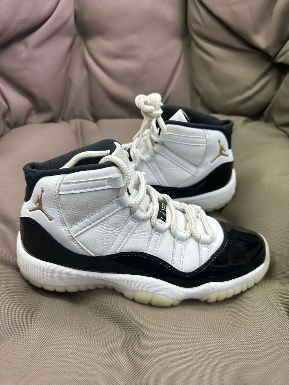 Air Jordan retro 11 dmp size 6y youth Gradeschool sneakers